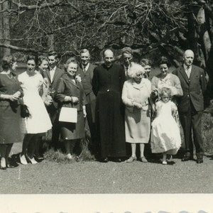 Vintage Foto &#39;Priester mit Familie&#39; Gruppenfoto, Familie Bild Schnappschuss, Religion religiöse Person, orginal gefunden