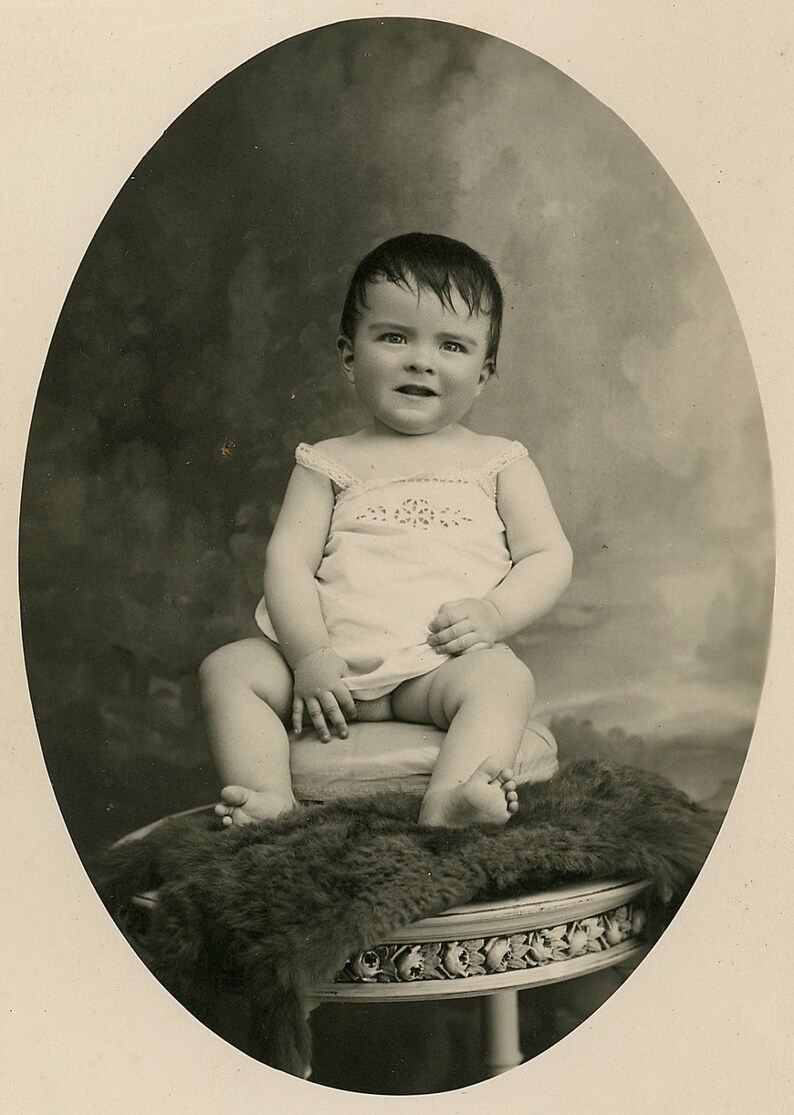 Bebe Assis Mignon Photo Originale De Cru Des Annees 1910 Etsy