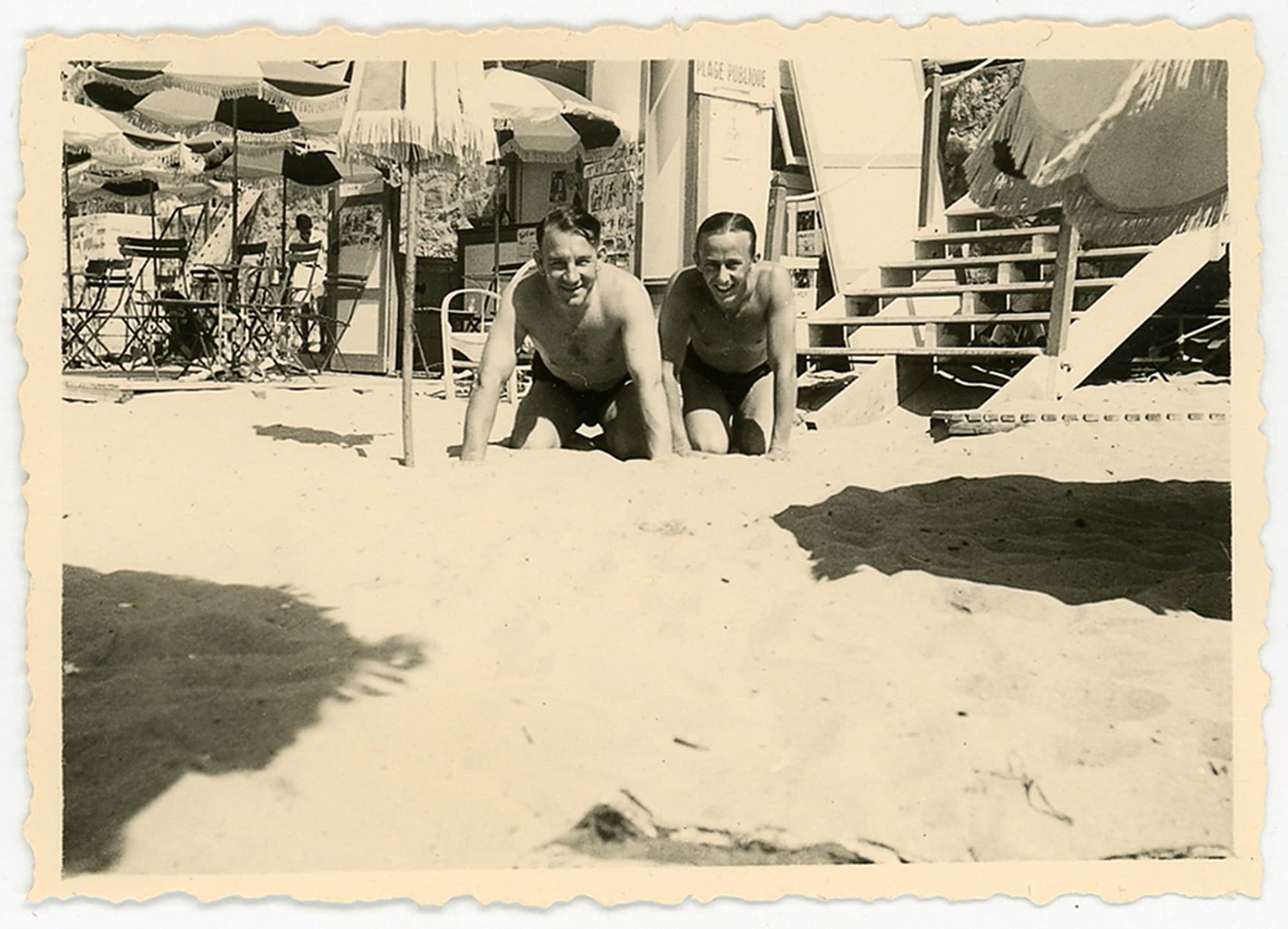 Vintage Photo beach Boys Snapshot Semi Naked Guys photo pic