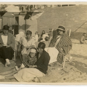 Ladies day in spiaggia - foto vintage originale anni '20- donne in spiaggia- giornata estiva- moda anni '20- effimeri di carta