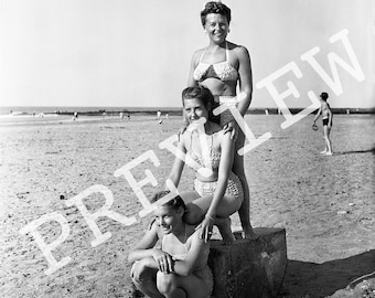 Proud Mother - 40s vintage photo- instant download- women at beach- bikini- summer- mother & daughters- vernacular- PRINTABLE