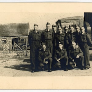 Vintage photo &#39;Soldiers/Focus&#39;, military service souvenir, soldiers group men uniform army, group picture, out of focus, error