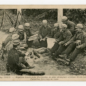 French guards reposing - first world war vintage postcard - Verlag W Capus - mailed and stamped 1917 - wwi