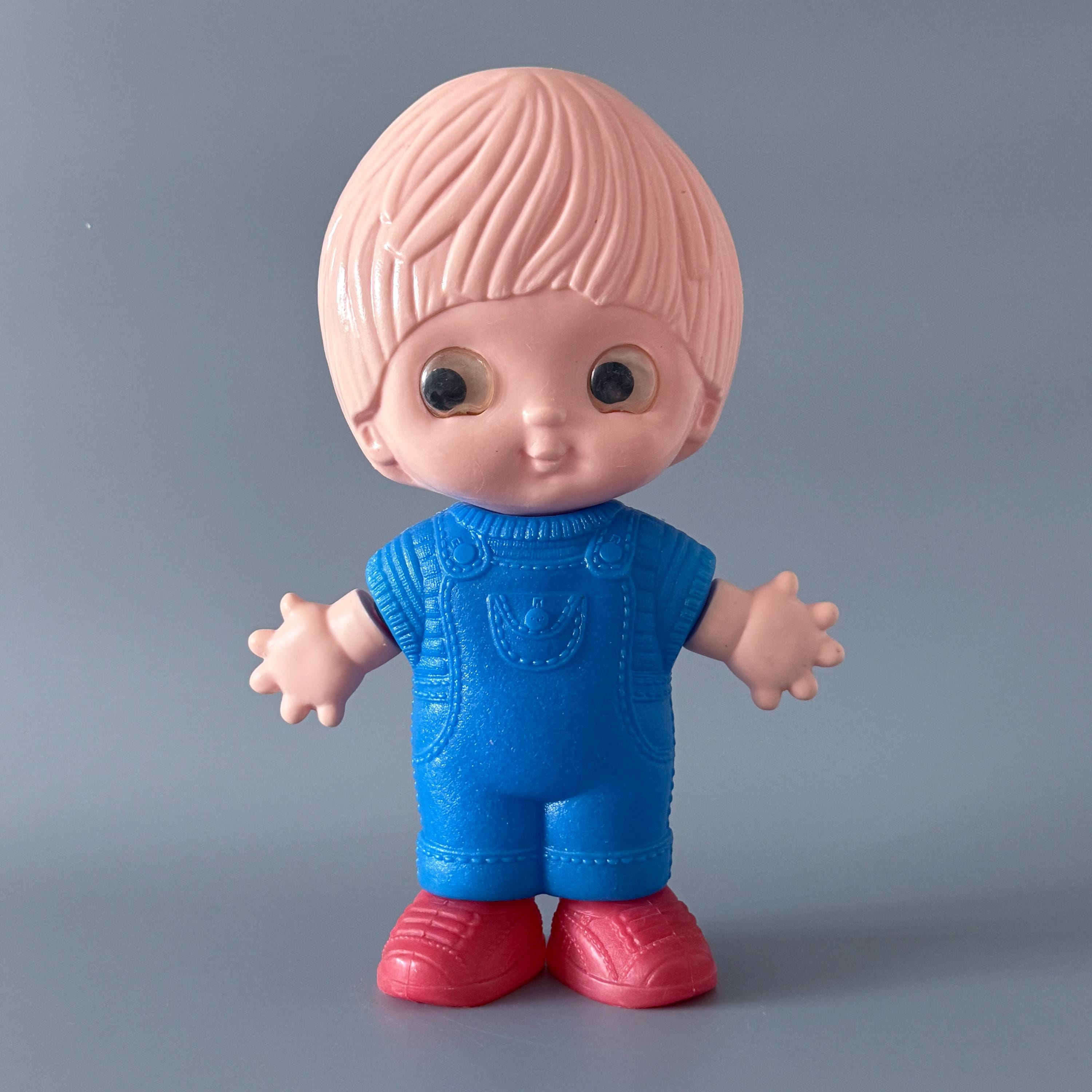 ヴィンテージソビエトプラスチック人形 – 1980年代のソ連の子供の