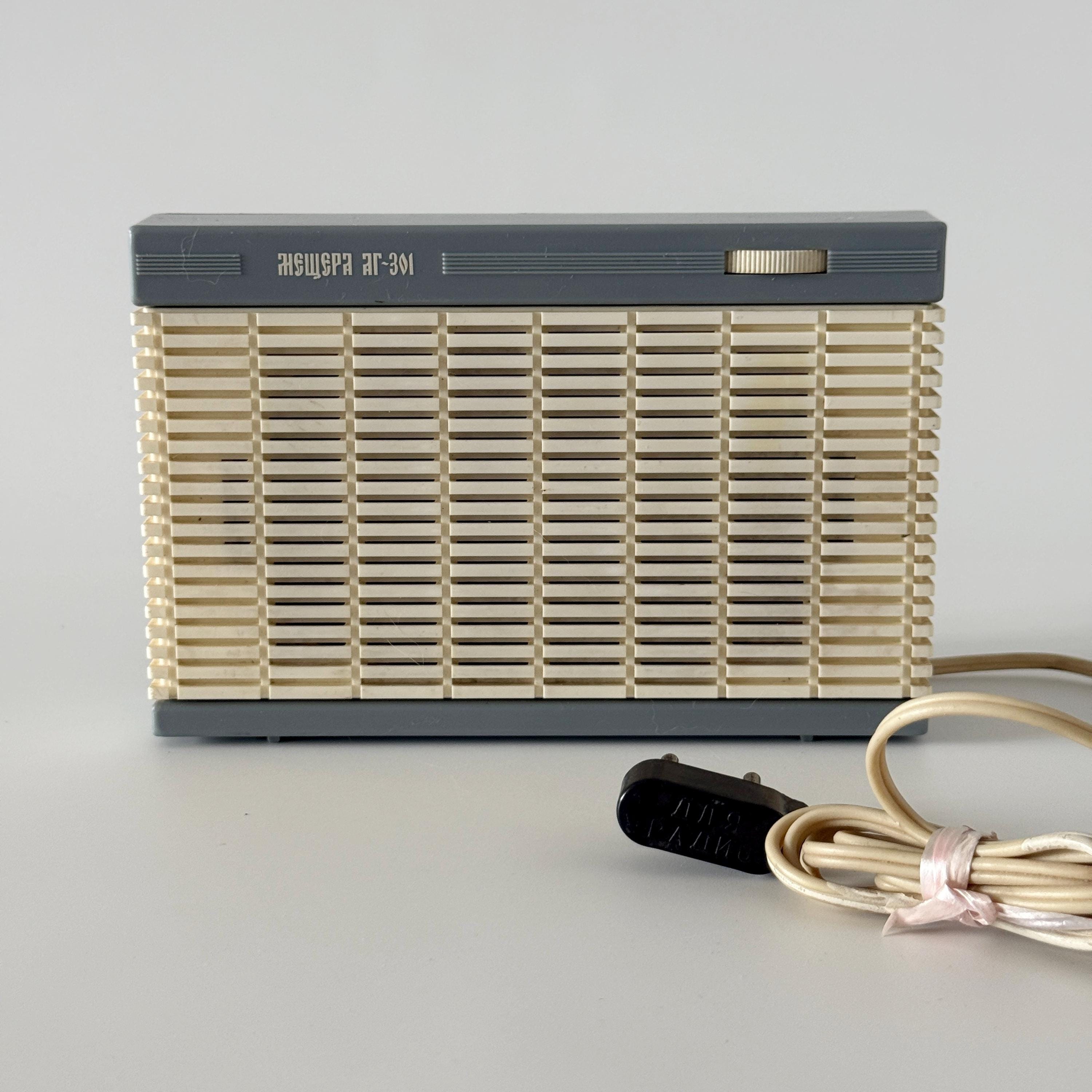 Small vintage radio - Etsy 日本
