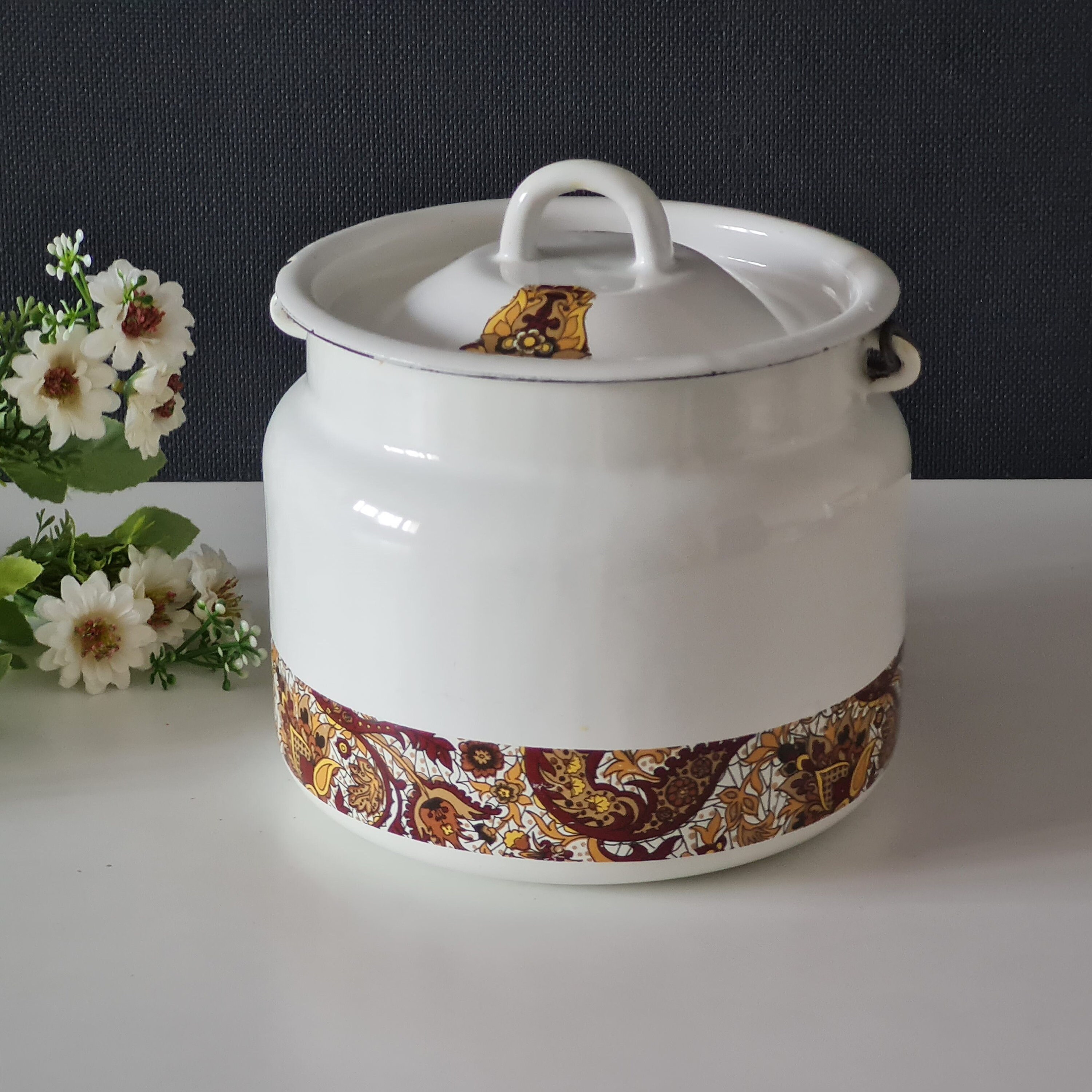 ヴィンテージのエナメルミルク缶、庭の装飾、ソビエトのヴィンテージ