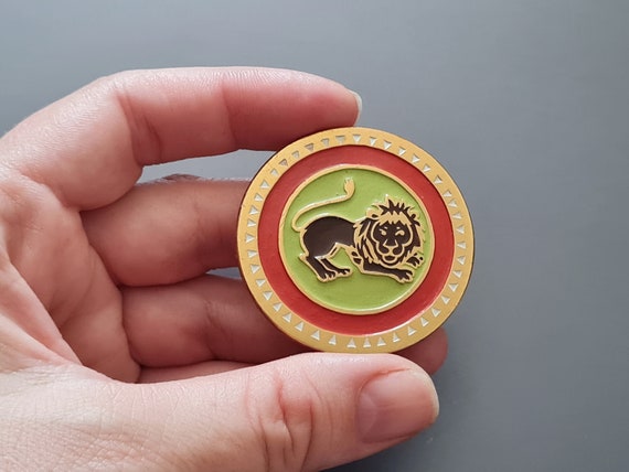 Lion. Soviet badge, Vintage enamel pin, Circus, C… - image 5