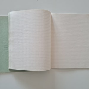 3 cuadernos escolares soviéticos, cuaderno vintage soviético con páginas a cuadros, cuadernos antiguos con páginas ligeramente descoloridas
