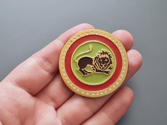 Lion. Soviet badge, Vintage enamel pin, Circus, C… - image 3