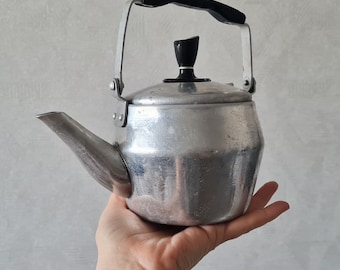 Pequeña tetera de aluminio vintage, vintage soviético de la década de 1970, tetera pequeña para 3-4 tazas