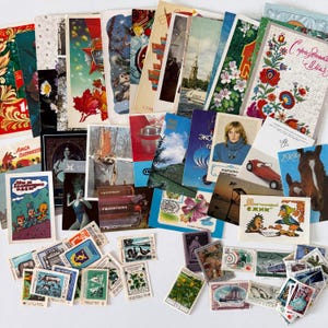Set von Postkarten, Taschenkalender, Streichholzetiketten, Briefmarken, Vintage Artikel der UdSSR