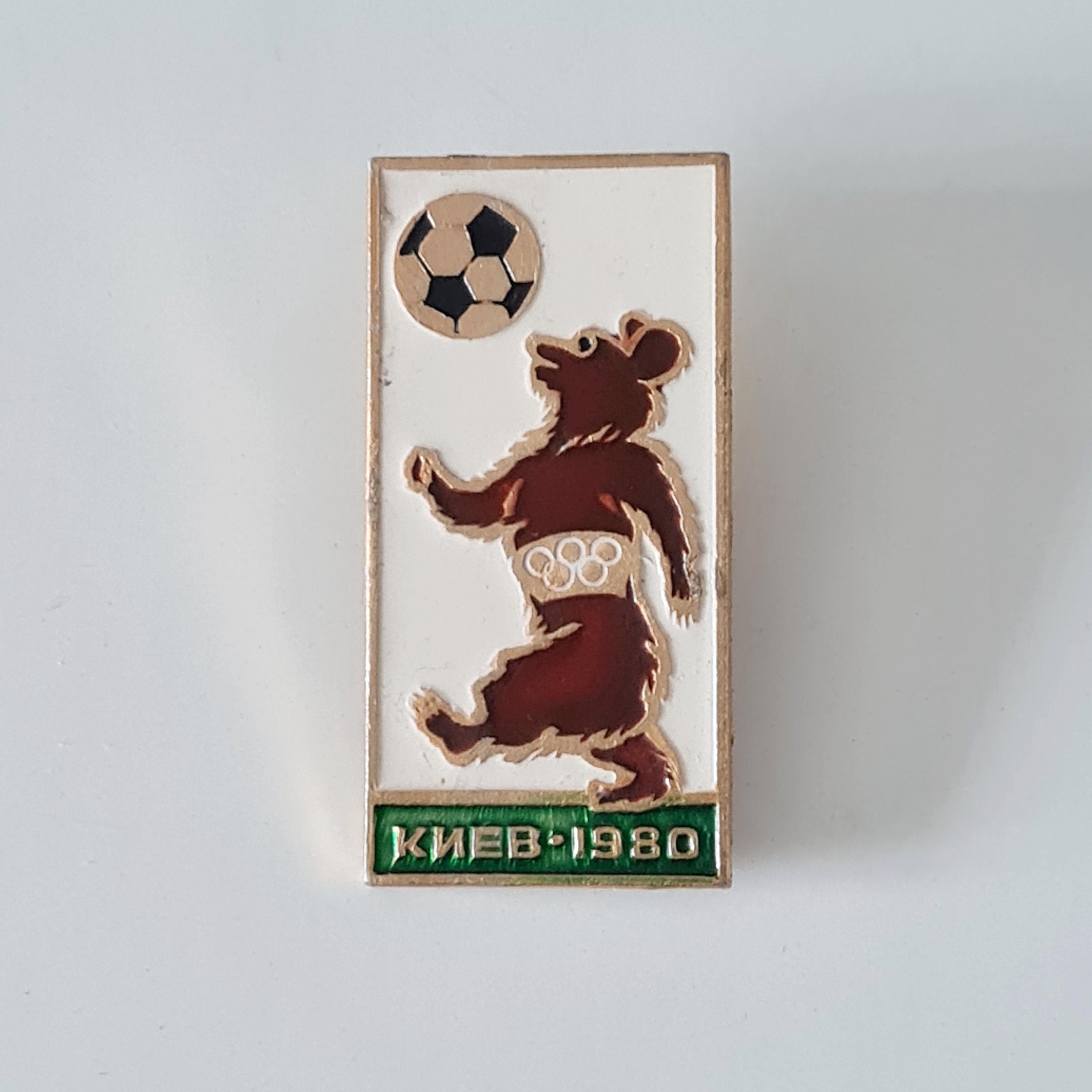 Épingle / Insigne De Football RASSVET KRASNOYARSK – Russie – Métal