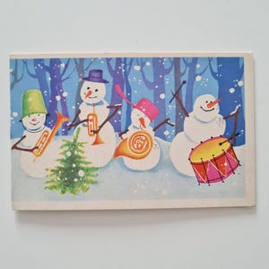 Carte postale de Noël vintage avec de jolis bonhommes de neige, carte postale de bonne année soviétique russe URSS