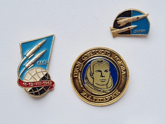 Soviet vintage space badges. Cosmonaut, Yuri Gaga… - image 3