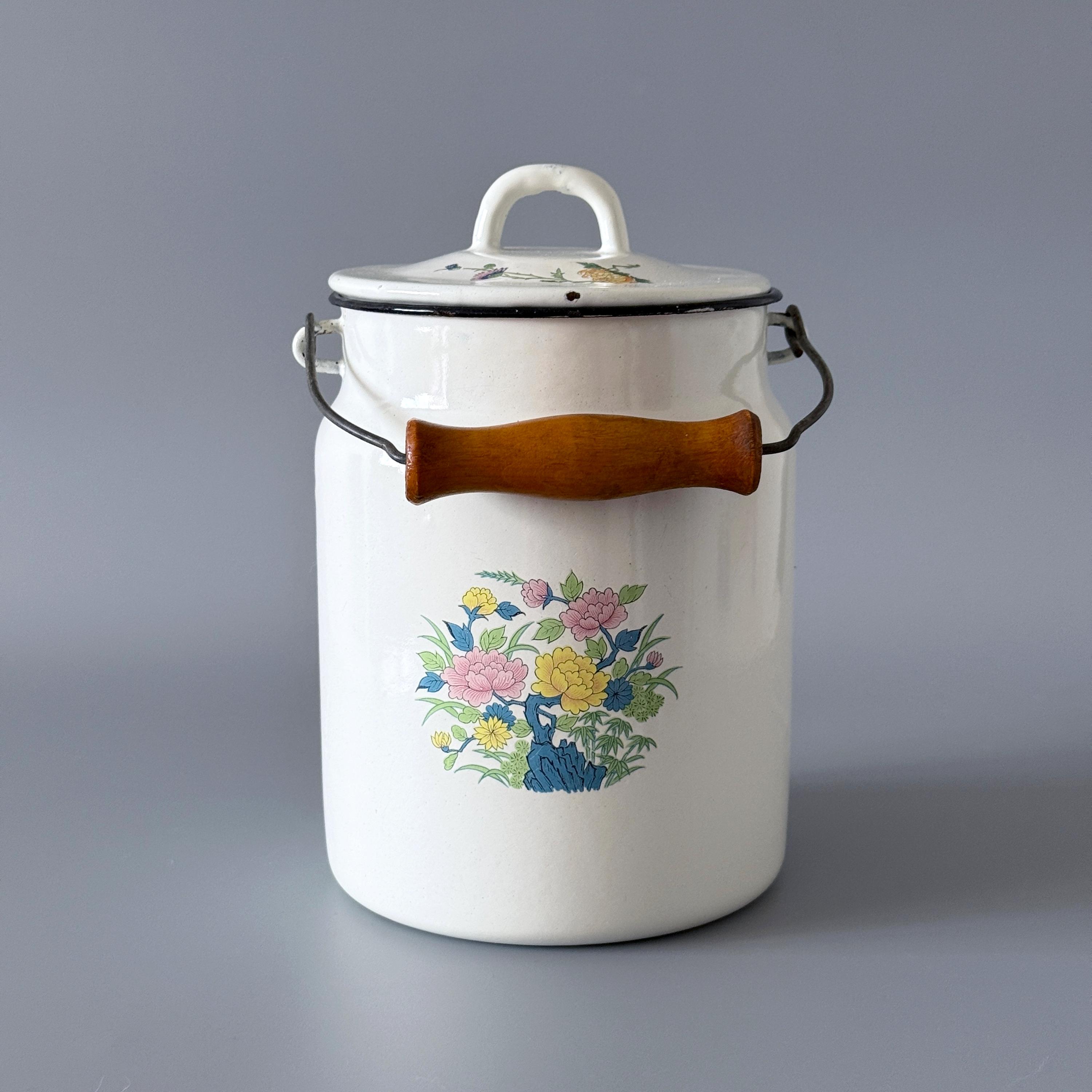 蓋付きヴィンテージエナメルミルク缶、ソビエトヴィンテージ水差し