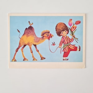 Carte postale vintage soviétique, carte d'anniversaire, carte de voeux de l'URSS, artiste Manilova, un garçon avec un bébé chameau