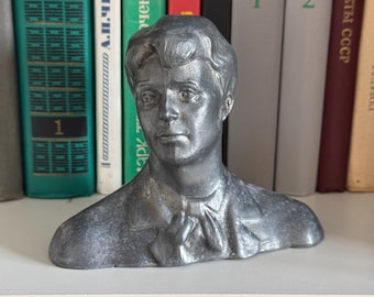 Buste de Yesenin soviétique vintage - Sculpture en métal de l'URSS des années 1970 - Poète russe - Objet de collection - Petite figurine de bureau