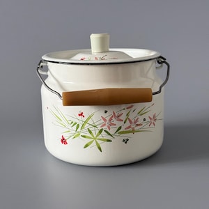 Vintage enamel milk can with lid, Small enamelware pot, Soviet vintage, White enamel milk canister, Farmhouse Decor