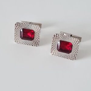 Vintage Silver Tone Cufflinks with Red Glass Stone – Retro Wedding accessories – Mid Century Men’s Accessory – Vintage jewelry