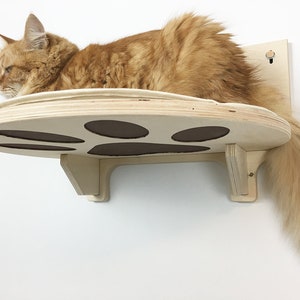 Round cat shelf with carved paw Cat furniture AthletiCat Made in Italy image 1