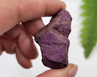 Amostra de Purpurita da Namíbia. Cristal de Purpurita Bruta. Mineral Purpurita Bruto. Formação 100% Natural.