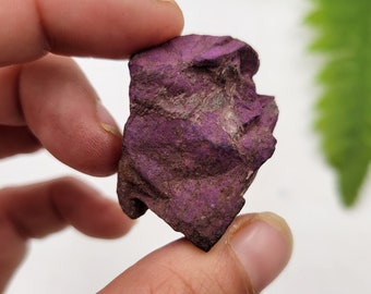 Amostra de Purpurita da Namíbia. Cristal de Purpurita Bruta. Mineral Purpurita Bruto. Formação 100% Natural.