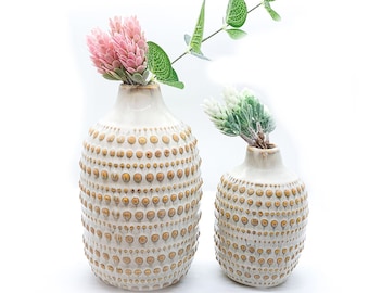Handwerklich hergestellte Papula-Vasen, handwerklich hergestellte Keramikvasen, wunderschöne simple moderne Dekoration, weiße Wohnkultur, anspruchsvolle Wohnkultur, 3D-Vase