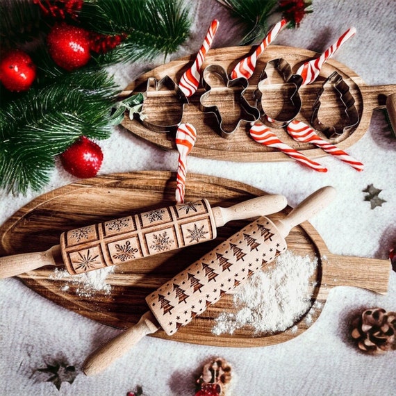 Mattarello In Legno Con Motivi Natalizi: Incisione Laser 3D, Con Ricetta E Tagliabiscotti - 4