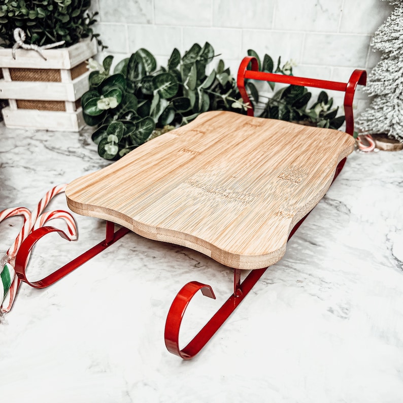 Weihnachts-Charcuteriebrett, einzigartiges Schlitten-Servierbrett, Weihnachtsküchen-Arbeitsplattendekor Einzigartige Feiertags-Aperitif und Käseplatte Sleigh Board