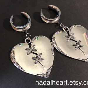 Stitched Heart Saddle Ear Weights 25mm/ 1 inch