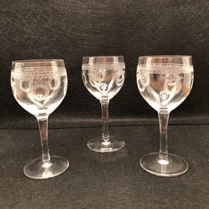 Beautiful Etched Crystal Liquor Glasses, Aperitif ensemble