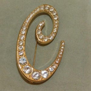 Retro vintage monogram initial c rhinestone gold tone brooch pin  k3