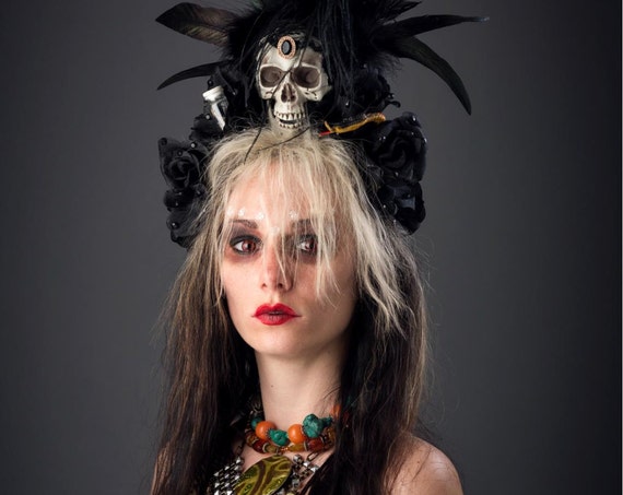 Voodoo Preistess Gypsy Cannibal Crown Swamp Skull Rose Hoodoo Dead Fascinator Aztec Headdress Peacock Rooster Feathers Halloween Costume
