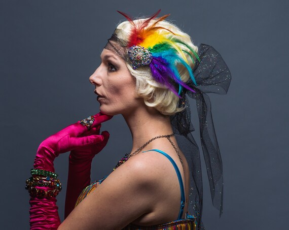 Rainbow Flapper Feather Headband Heart Pride Headpiece 1920s Gatsby Party Headwrap Gay LGBT Costume Burlesque Showgirl Dance Drag Queen
