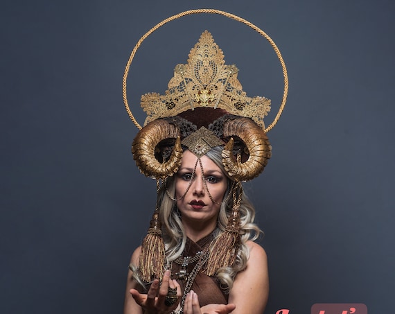 Golden Horns Succubus WGT Crown Headdress Demoness Halo Chain Witch Halloween Monster Costume Headpiece Evil Gothic Drag Queen Carnevale