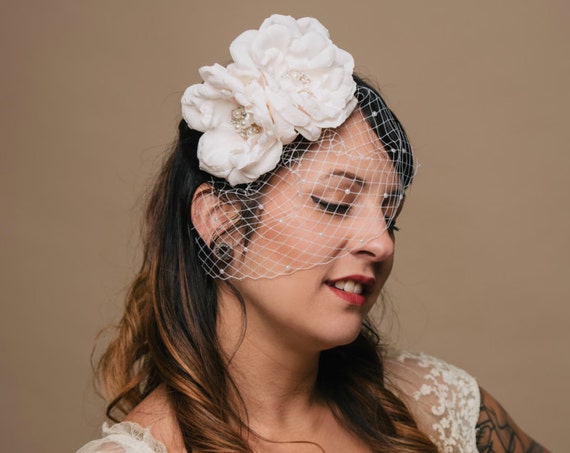Blush Elegant Pearl Simple Veil White Small Wedding Rose Headpiece Crystal Unique Sparkly Mini Bride Hair Flower Romantic White Bird cage