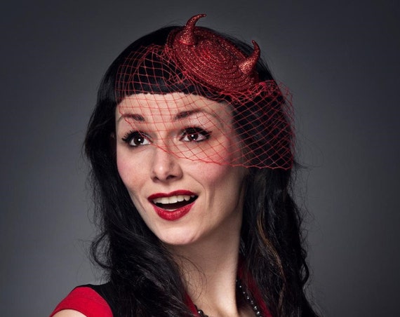 Devil Red Glitter Horns Fascinator Rockabilly Novelty Funny Birdcage Veil Head piece Psychobilly Burlesque Halloween Costume Hat Bride Satan