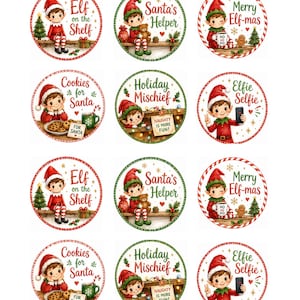 Może przedstawiać: Arkusz dwunastu okrągłych naklejek z ilustracjami elfów w czerwono-zielonych strojach. Wzory zawierają napisy takie jak Elf on the Shelf, Santa's Helper, Merry Elf-mas, Cookies for Santa, Holiday Mischief oraz Elfie Selfie.