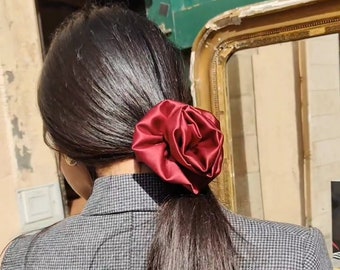 Rose Scrunchie. Coleteros Saten Flor. Silk Flower Scrunchies. Hair Accesories. Scrunchie with Rose. Coleteros de Rosa. Goma con Flores.