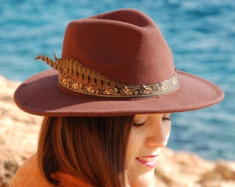 Angie hoed. Fedora stijl. Donkerbruin. Vilt. Brimmed. Unisex. Vallen.