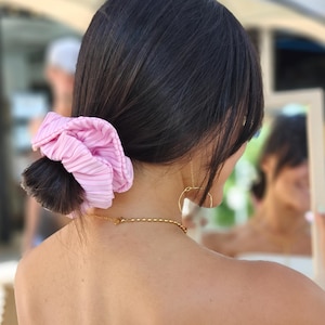 Pink pleated scrunchie. Maxi Textured Scrunchie. Pink Scrunchie