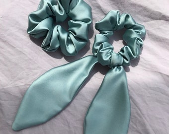 Stellen Sie coleteros 3 in 1 ein. Coletero Lazo Satén Handgemacht. Haar-Accessoire. Foulchie. Scrunchie. Bogen. Satin Scrunchie. Geschenk für sie.