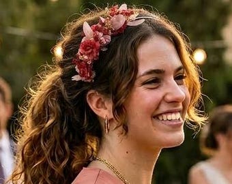 Jass-Haarreif. Konservierte Blumen und Papier. Haarschmuck für Gäste. Rote Blumen. Haarreif. Haarreif im Boho-Stil. Haarschmuck für Hochzeiten. Für Hochzeitsgäste.