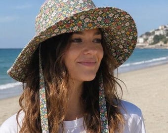 Bestseller! Bruna – Maxi-Bucket-Hat. Breite Krempe. Fischerhut. Maxi-Hut. Blumenmuster. Strandhut mit Riemen. Hut mit breiter Krempe.