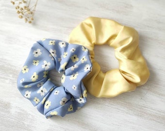 Set Coletero estampado y de Satén. Satin Scrunchie. Accesorio goma pelo. Coleta. Recogido. Regalo para ella. Amarillo. Flores.