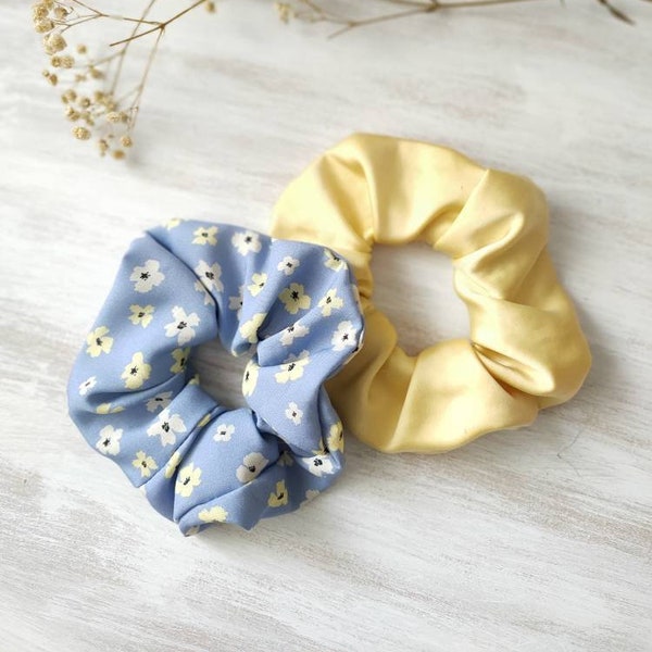 Set Coletero estampado y de Satén. Satin Scrunchie. Accesorio goma pelo. Coleta. Recogido. Regalo para ella. Amarillo. Flores.