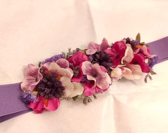 Personalisierter Blumengürtel. Schärpe für Gast oder Veranstaltung. Hochzeitsgästebund. Gürtel mit Blumen. Personalisierter Gürtel. konservierte Blume