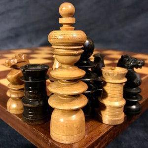 Antique St George Chess Set & Box 3.75” Kings England