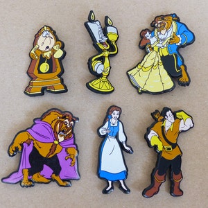 Die Schöne und das Biest Kunststoff Anstecker - Vintage 90&#39;s Disney / Belle, Beast, Lumiere, Cogswertiger und Gaston / Tolle nostalgische Geschenkidee