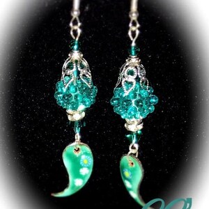 LWTG128 Green Lampwork Urchins with Enamel dangles